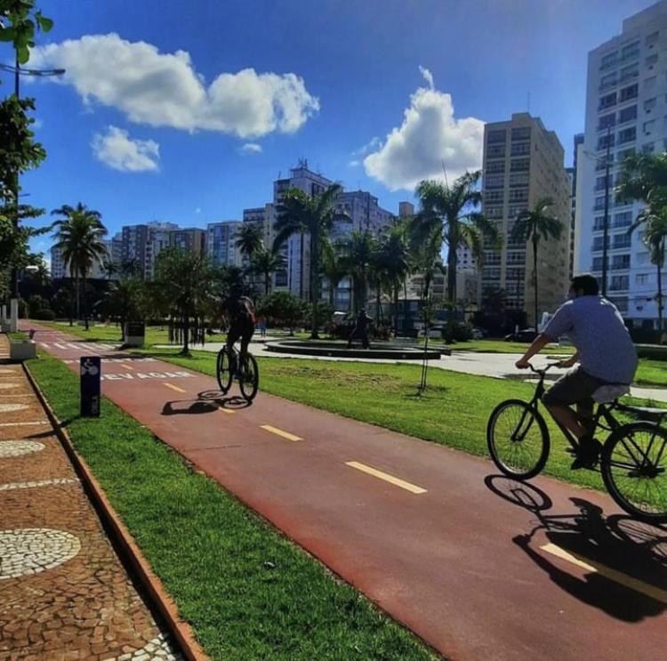 Em Santos Na Ponta Da *